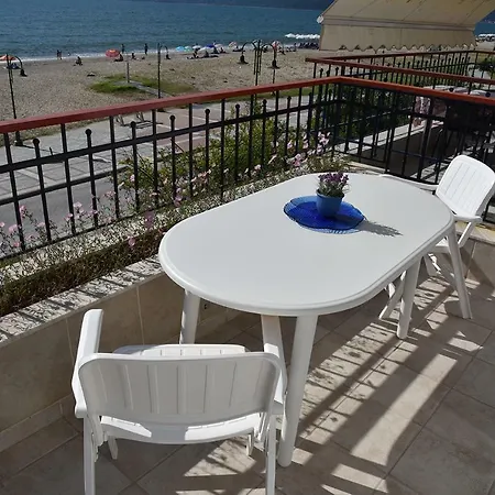 On The Beach Zoe Apartament