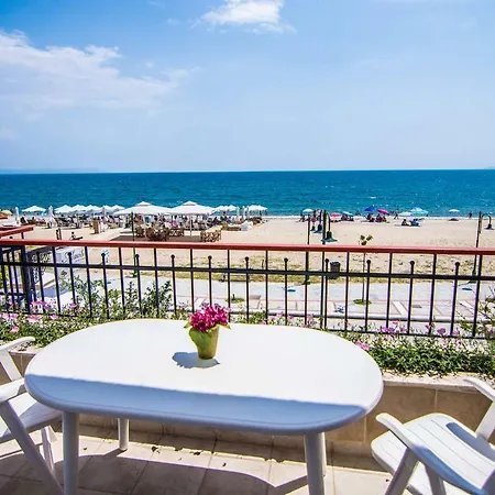 On The Beach Zoe Apartment Nea Vrasna